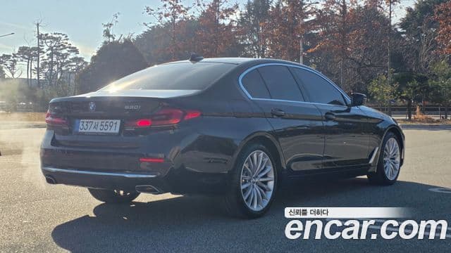 BMW 5 Series 2023 — Photo 12/20