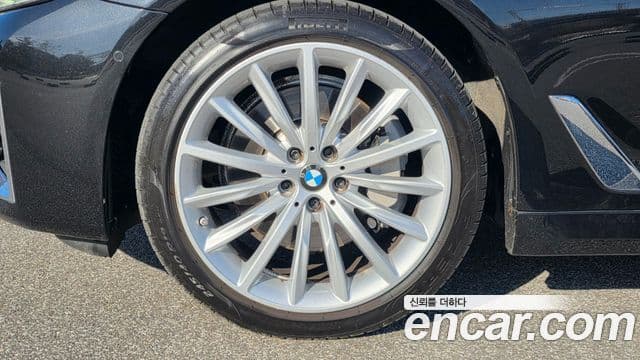 BMW 5 Series 2023 — Photo 17/20