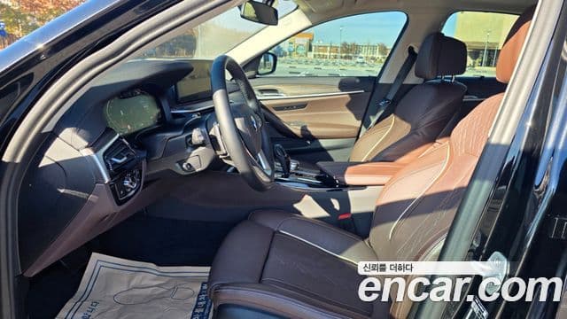 BMW 5 Series 2023 — Photo 9/20