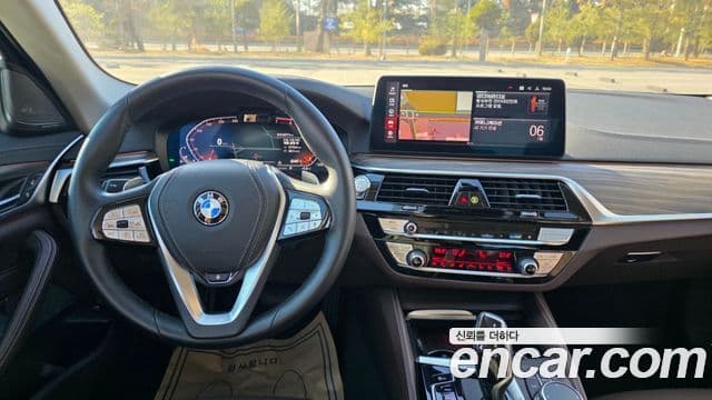 BMW 5 Series 2023 — Photo 19/20
