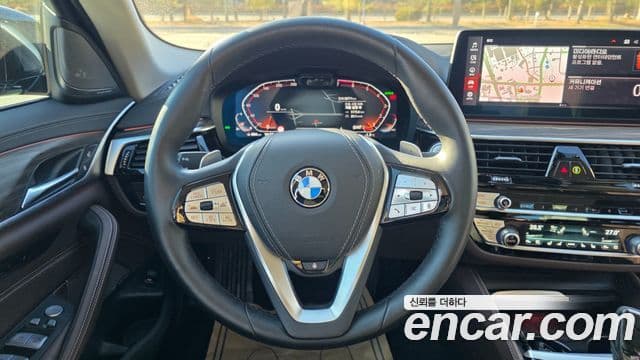 BMW 5 Series 2023 — Photo 18/20