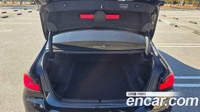 BMW 5 Series 2023 — Photo 2/20