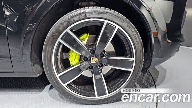 Porsche Cayenne 2023 — Şəkil 16/20