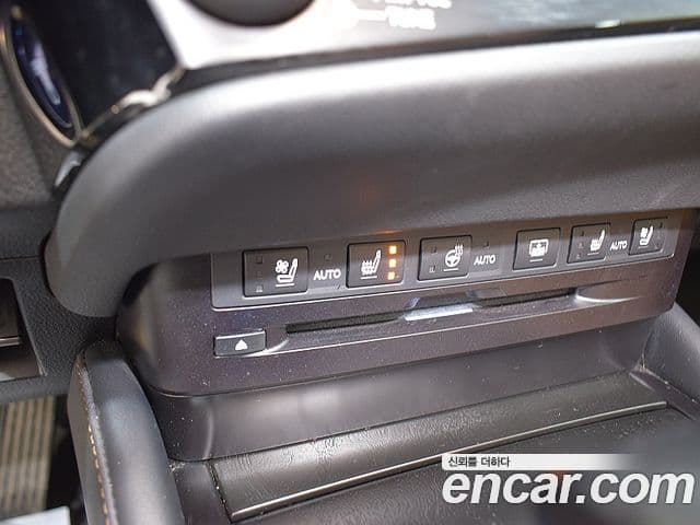 Lexus ES300h 2022 — Şəkil 19/20