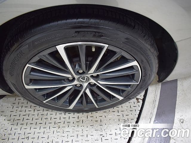 Lexus ES300h 2022 — Şəkil 13/20