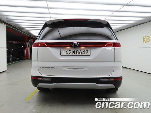Kia Carnival 2021 — фото 4 из 20