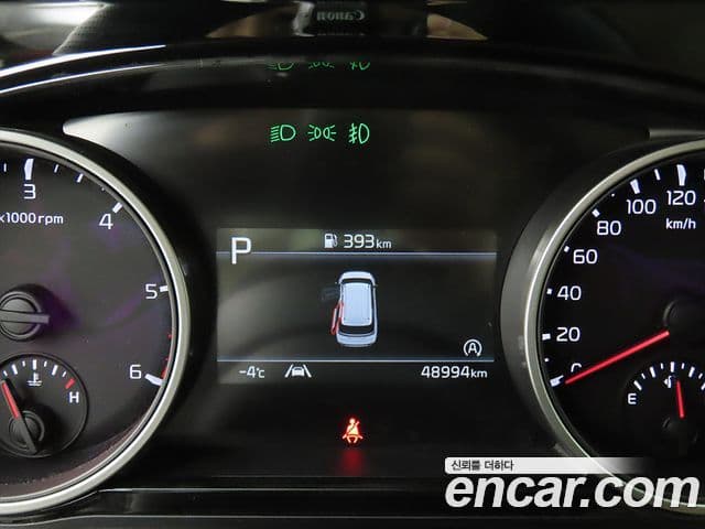 Kia Carnival 2021 — фото 8 из 20