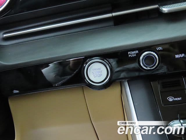 Kia Carnival 2021 — фото 9 из 20