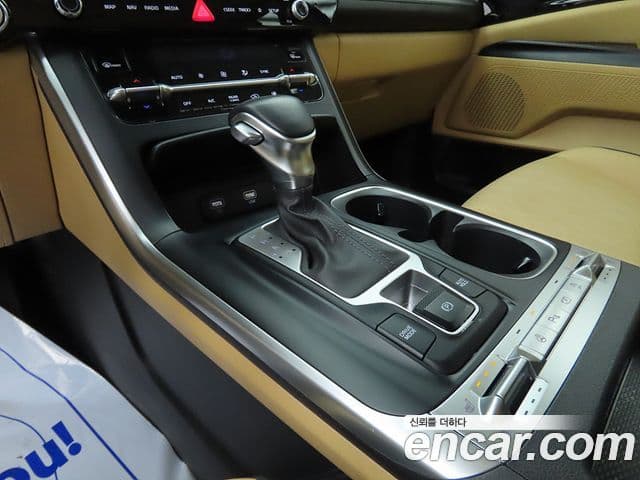 Kia Carnival 2021 — фото 11 из 20