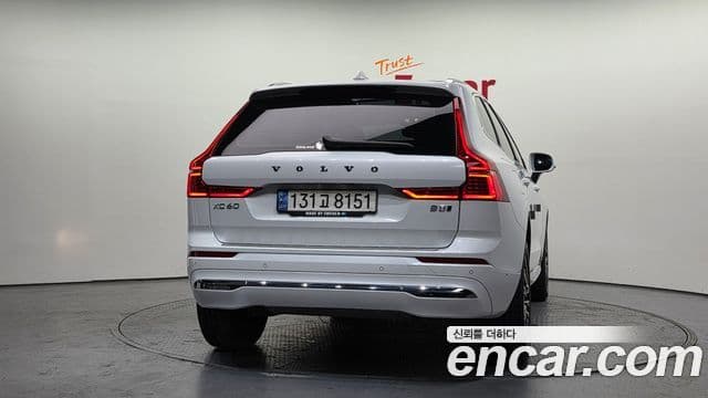 Volvo XC60 2022 — Photo 18/20