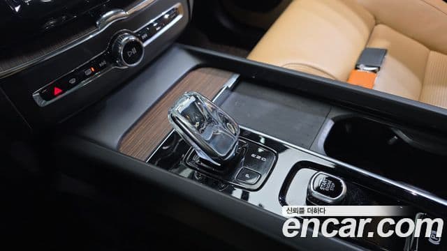 Volvo XC60 2022 — Photo 11/20