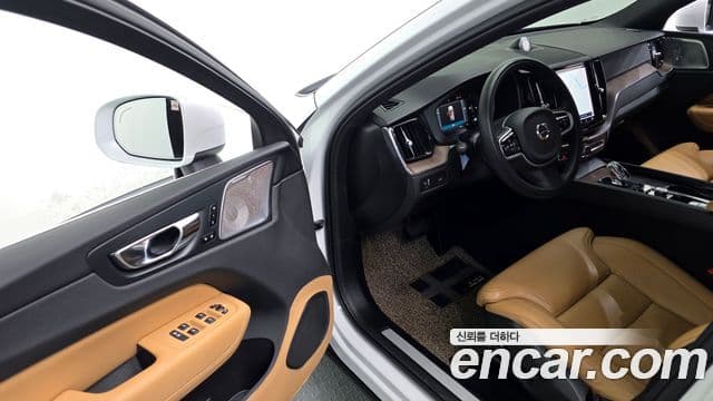 Volvo XC60 2022 — Photo 20/20