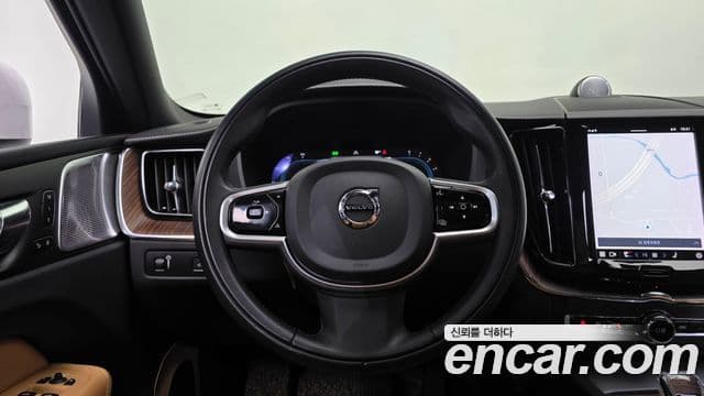 Volvo XC60 2022 — Photo 2/20