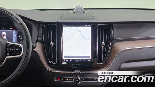 Volvo XC60 2022 — Photo 17/20