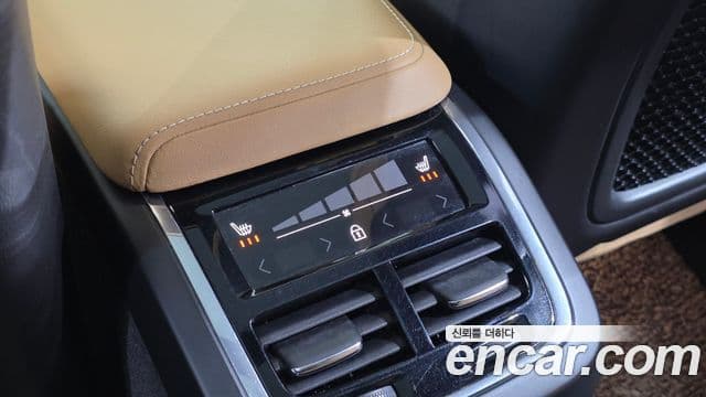 Volvo XC60 2022 — Photo 16/20