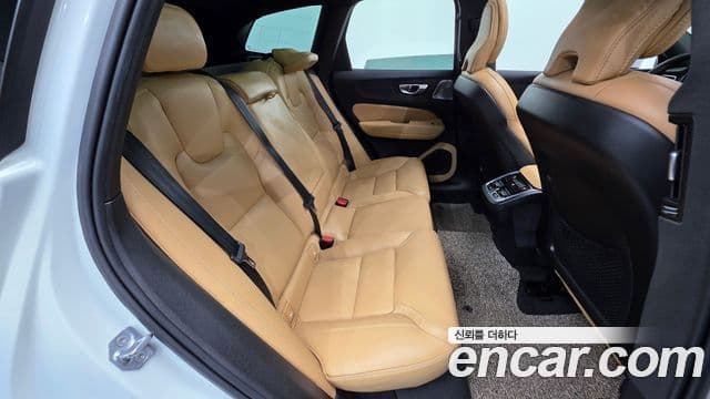 Volvo XC60 2022 — Photo 14/20