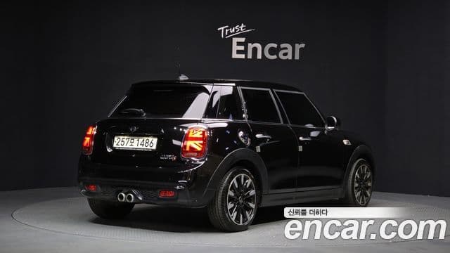 Mini Cooper S 2020 — ფოტო 2/20