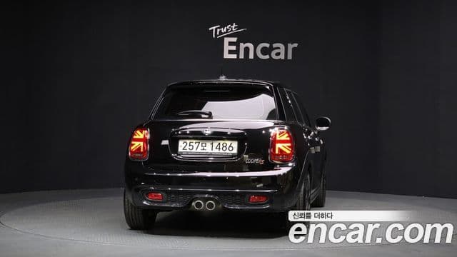 Mini Cooper S 2020 — ფოტო 4/20