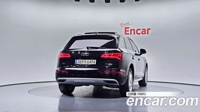 Audi Q5 2020 — ფოტო 4/20