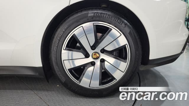 Porsche Taycan 2023 — Photo 11/20
