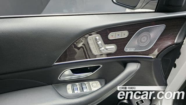 Mercedes-Benz GLE-Class 2021 — ფოტო 19/20