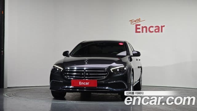 Mercedes-Benz E-Class 2021 — Фото 3/20