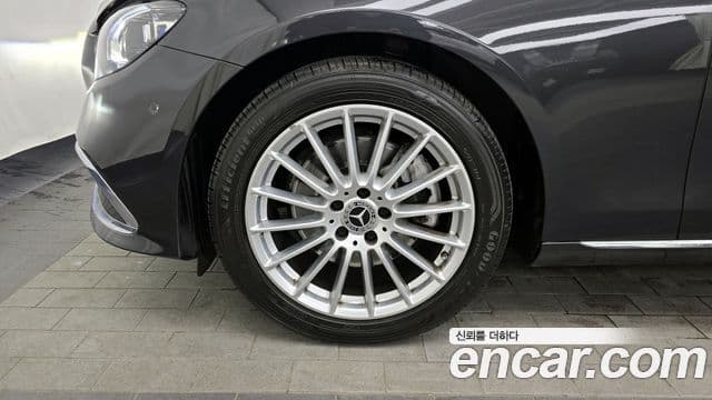 Mercedes-Benz E-Class 2021 — Фото 5/20