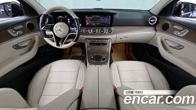 Mercedes-Benz E-Class 2021 — Фото 7/20
