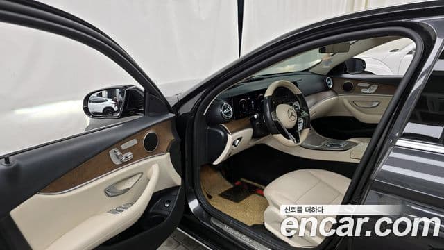 Mercedes-Benz E-Class 2021 — Фото 10/20