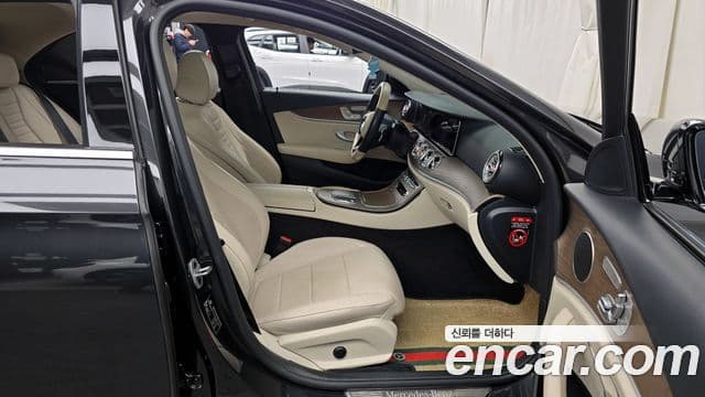 Mercedes-Benz E-Class 2021 — Фото 11/20