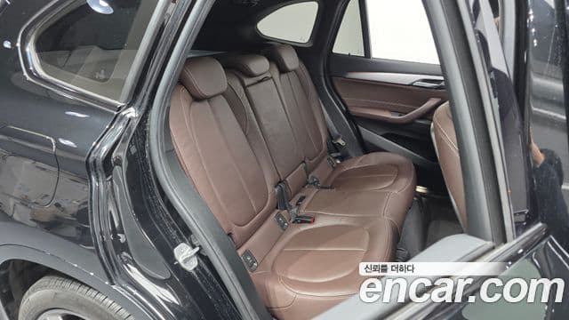 BMW X1 2022 — Şəkil 12/20