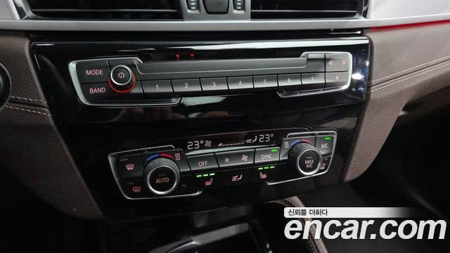 BMW X1 2022 — Photo 8/20