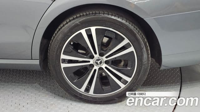 Mercedes-Benz E-Class 2021 — фото 5 из 20