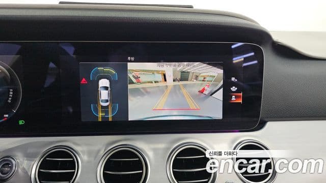 Mercedes-Benz E-Class 2021 — ფოტო 13/20