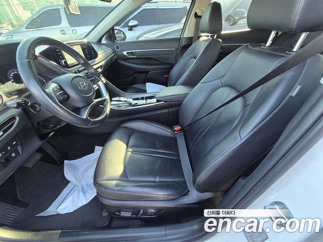 Hyundai Sonata Hybrid 2021 — Photo 9/17
