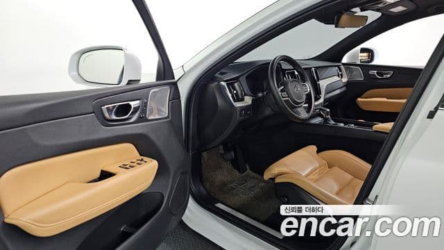 Volvo XC60 2020 — Şəkil 13/20