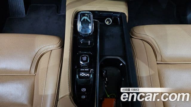 Volvo XC90 2021 — Şəkil 9/20