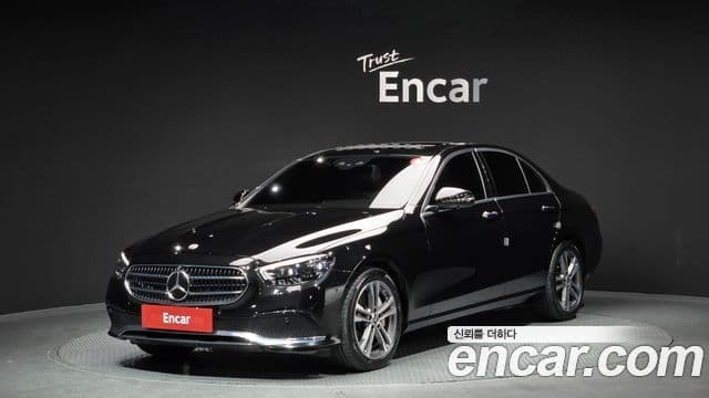Mercedes-Benz E-Class 2022 — Photo 5/20