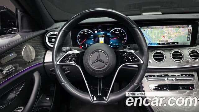 Mercedes-Benz E-Class 2022 — Photo 14/20