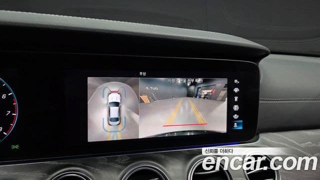 Mercedes-Benz E-Class 2022 — Photo 13/20