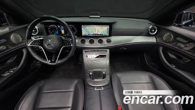 Mercedes-Benz E-Class 2022 — Photo 19/20
