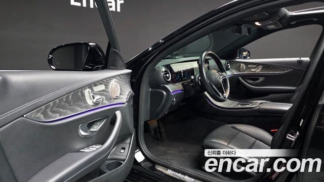 Mercedes-Benz E-Class 2022 — Photo 15/20