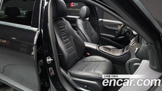 Mercedes-Benz E-Class 2022 — Photo 18/20