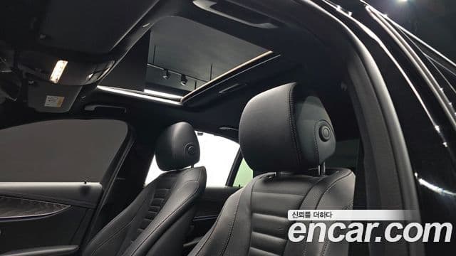 Mercedes-Benz E-Class 2022 — Photo 12/20