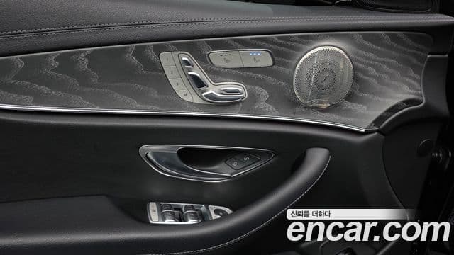 Mercedes-Benz E-Class 2022 — Photo 17/20