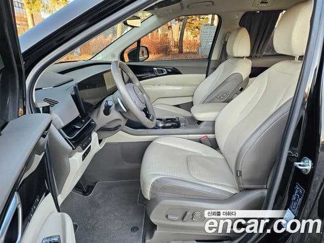 Kia Carnival 2024 — фото 12 из 20