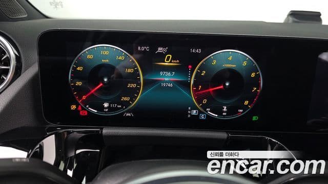 Mercedes-Benz GLA-Class 2021 — Şəkil 8/20