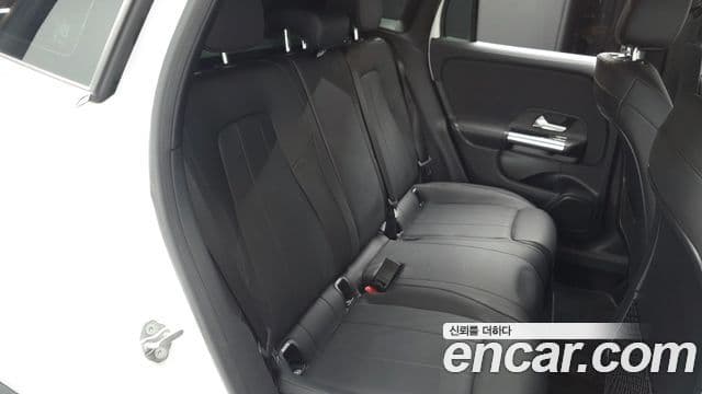 Mercedes-Benz GLA-Class 2021 — Şəkil 12/20
