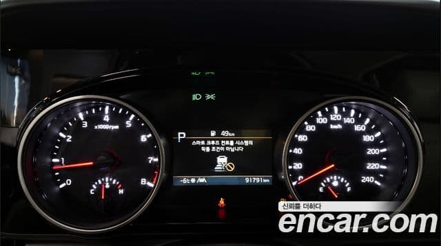 Kia Carnival 2022 — ფოტო 6/20