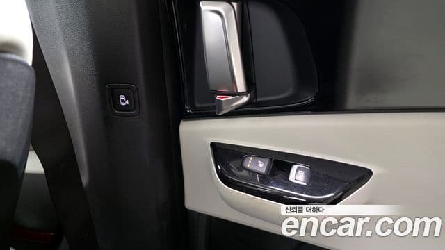 Kia Carnival 2022 — ფოტო 18/20